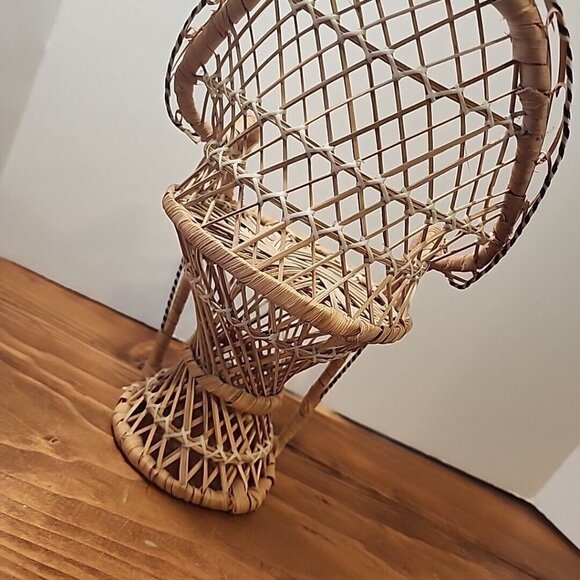 Vintage Peacock 11" Chair Tan Wicker Rattan‎ Home Decor Plant Stand Doll Chair - Picture 10 of 12